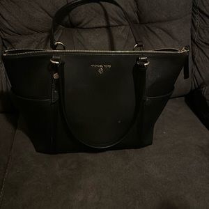 Michael kors tote bag.